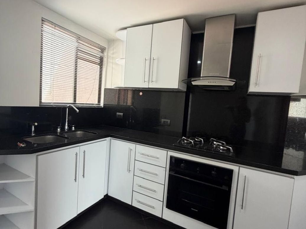 Apartamento de 3 alcobas en venta en Ub. Cordoba Niza, Bogotá, 100 m² · foto 13 de 20