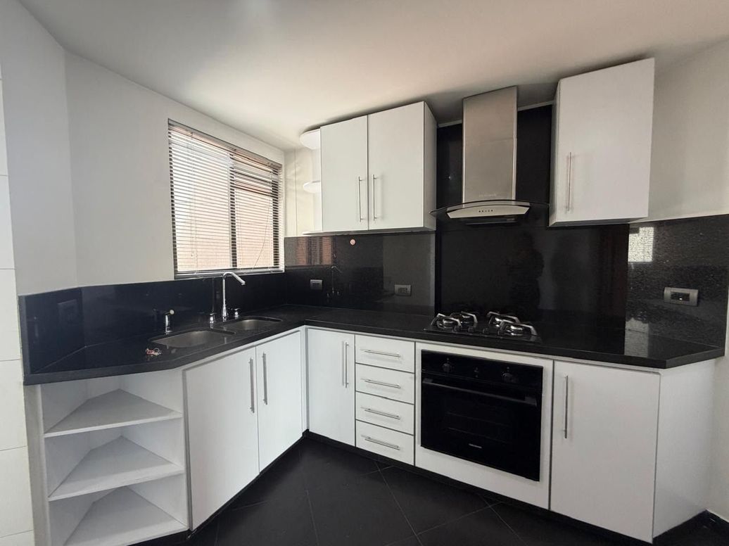 Apartamento de 3 alcobas en venta en Ub. Cordoba Niza, Bogotá, 100 m² · foto 12 de 20