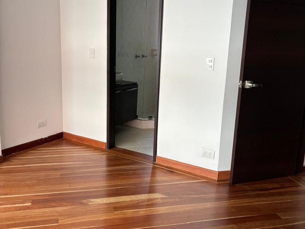 Apartamento de 3 alcobas en venta en Molinos Norte, Bogotá, 139 m² · foto 7 de 12