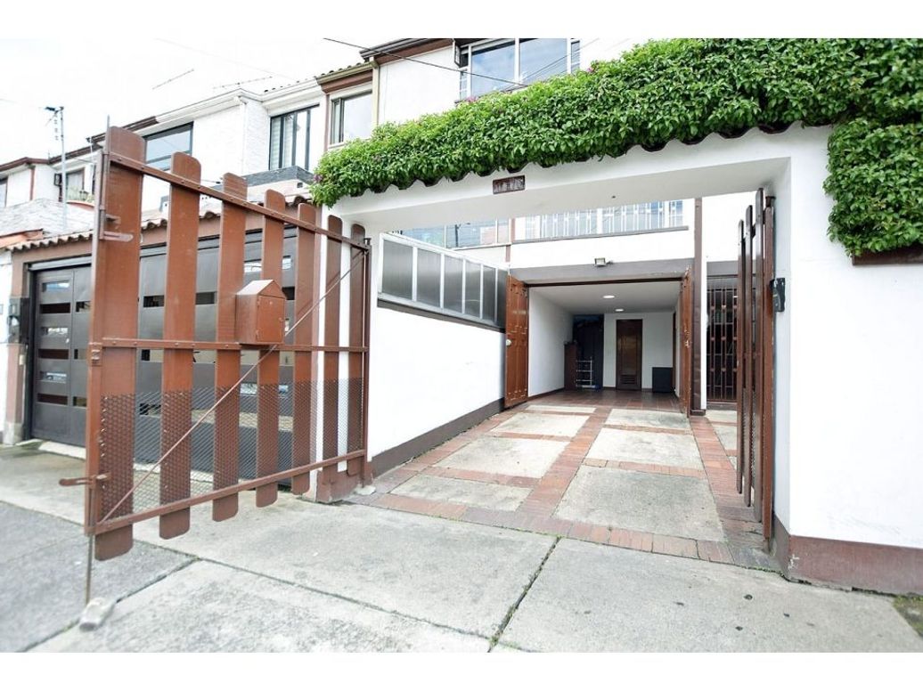 Casa de 3 alcobas en venta en Villa Magdala, Bogotá, 350 m² · foto 3 de 20