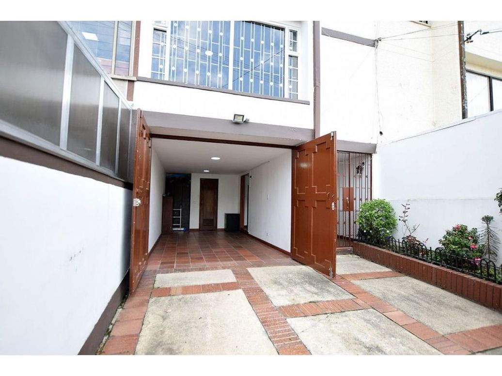 Casa de 3 alcobas en venta en Villa Magdala, Bogotá, 350 m² · foto 4 de 20