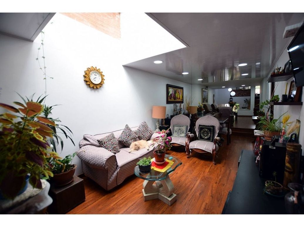 Casa de 3 alcobas en venta en Villa Magdala, Bogotá, 350 m² · foto 7 de 20