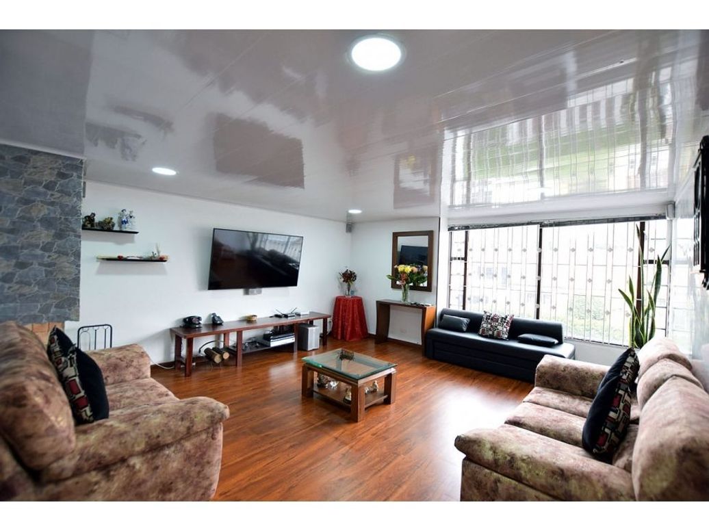 Casa de 3 alcobas en venta en Villa Magdala, Bogotá, 350 m² · foto 13 de 20
