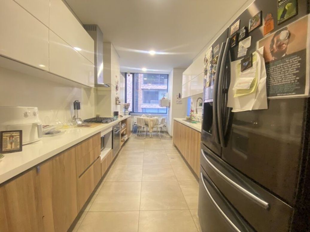 Apartamento de 2 alcobas en arriendo en Chico, Bogotá, 136 m² · foto 10 de 20