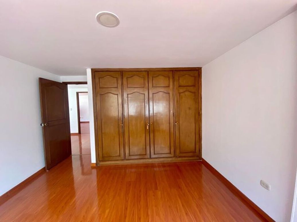 Apartamento de 3 alcobas en venta en Santa Barbara Central, Bogotá, 134 m² · foto 11 de 20