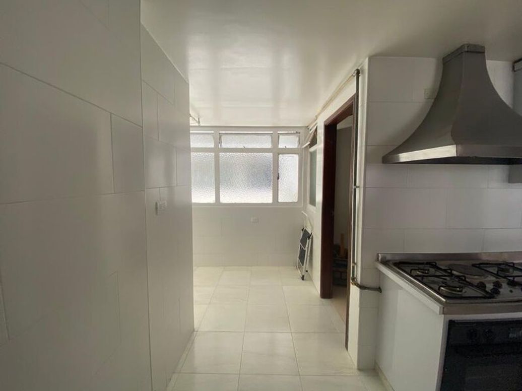 Apartamento de 3 alcobas en venta en Santa Barbara Central, Bogotá, 134 m² · foto 8 de 20