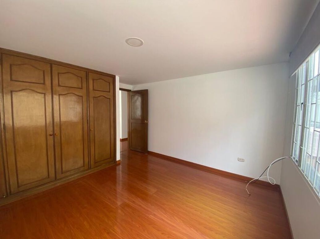 Apartamento de 3 alcobas en venta en Santa Barbara Central, Bogotá, 134 m² · foto 14 de 20