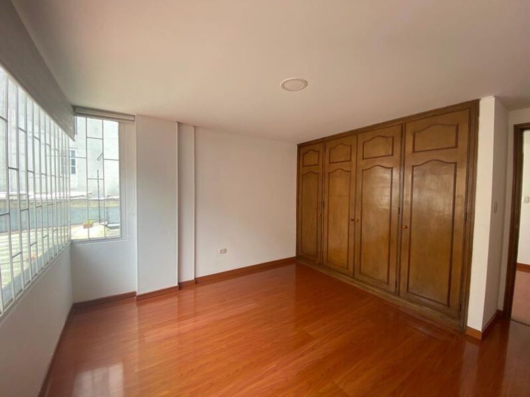 Apartamento de 3 alcobas en venta en Santa Barbara Central, Bogotá, 134 m² · foto 12 de 20