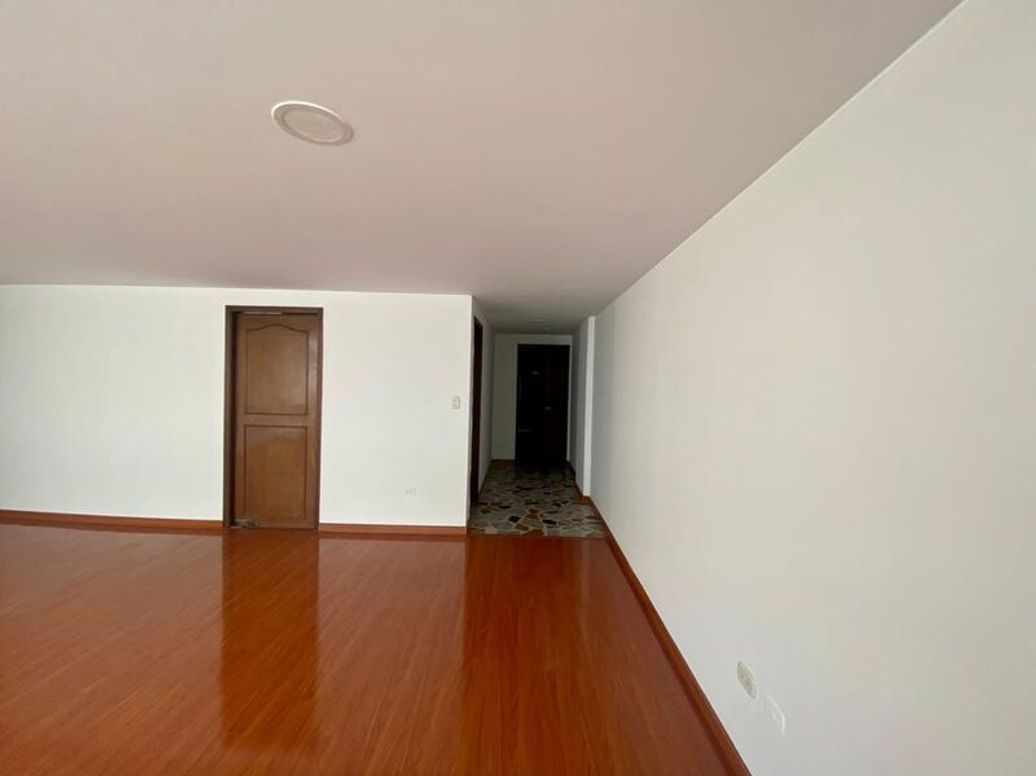 Apartamento de 3 alcobas en venta en Santa Barbara Central, Bogotá, 134 m² · foto 5 de 20