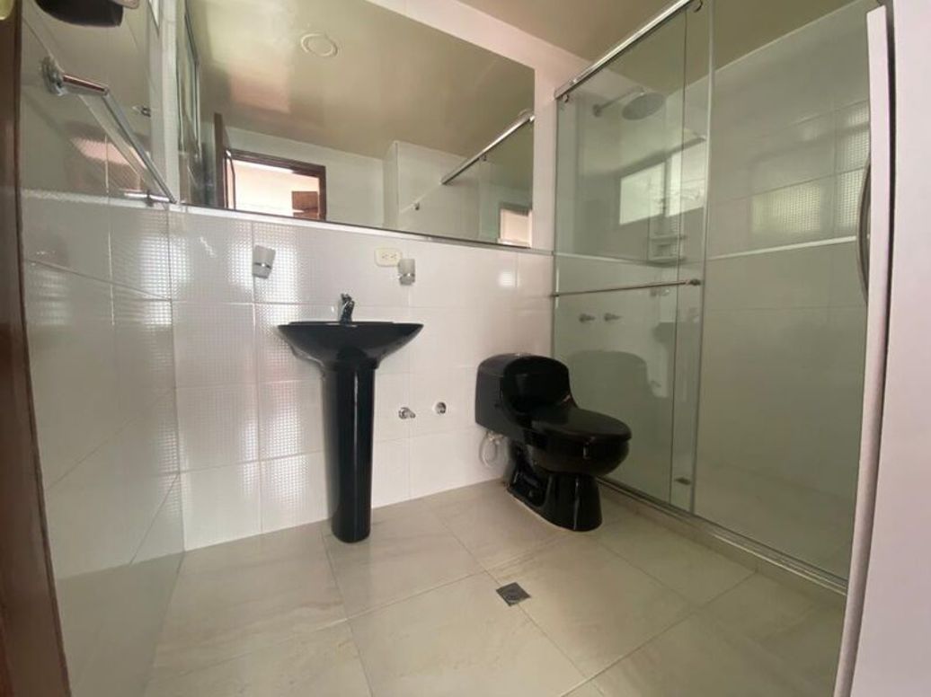 Apartamento de 3 alcobas en venta en Santa Barbara Central, Bogotá, 134 m² · foto 19 de 20