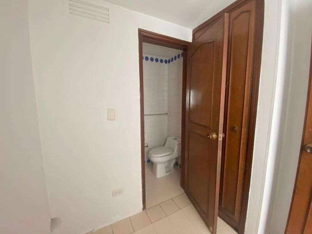 Apartamento de 3 alcobas en venta en Santa Barbara Central, Bogotá, 134 m² · foto 15 de 20