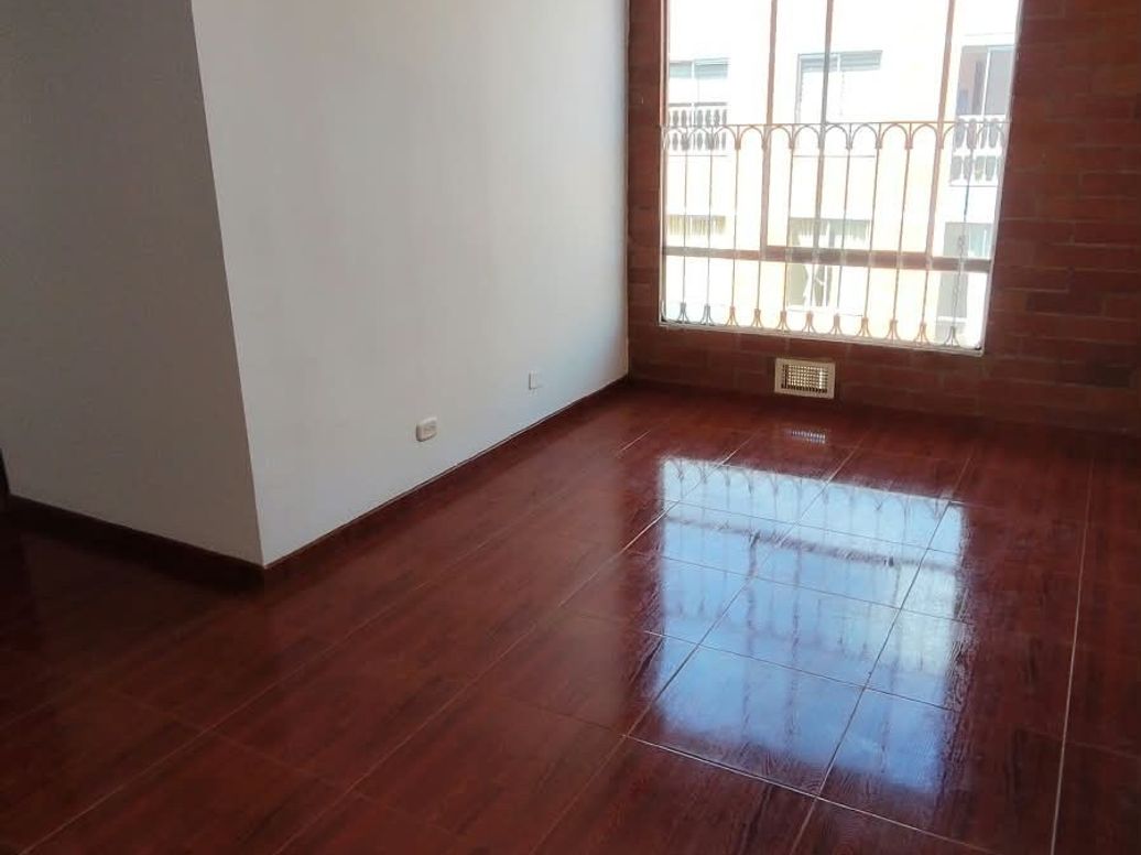 Apartamento de 3 alcobas en venta en Campo Alegre, Bogotá, 55 m² · foto 2 de 15