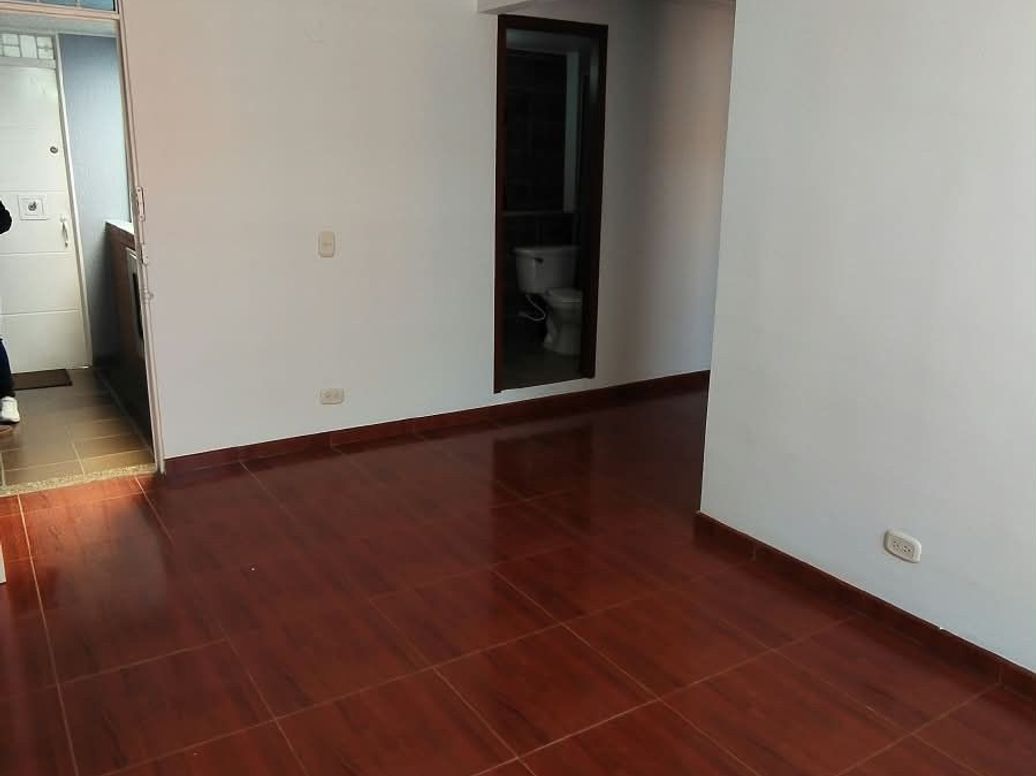 Apartamento de 3 alcobas en venta en Campo Alegre, Bogotá, 55 m² · foto 3 de 15