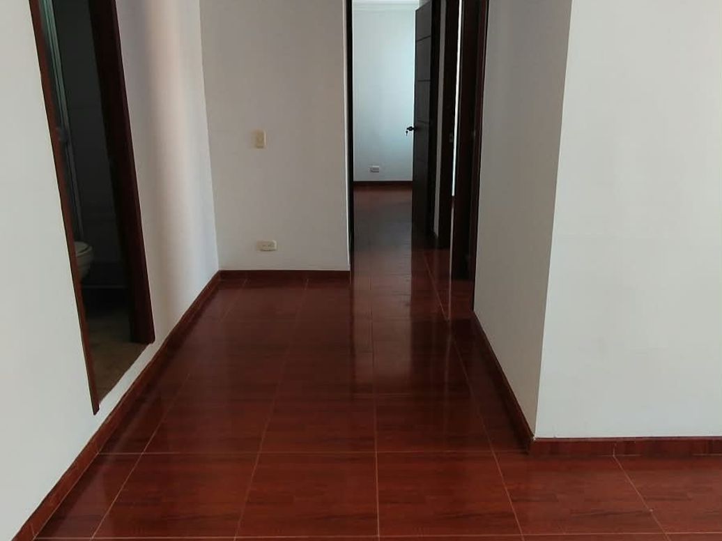 Apartamento de 3 alcobas en venta en Campo Alegre, Bogotá, 55 m² · foto 6 de 15