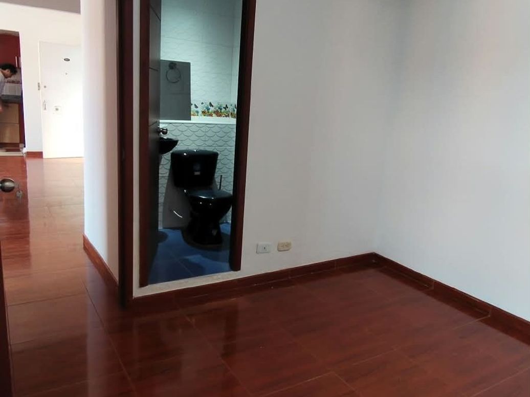 Apartamento de 3 alcobas en venta en Campo Alegre, Bogotá, 55 m² · foto 7 de 15