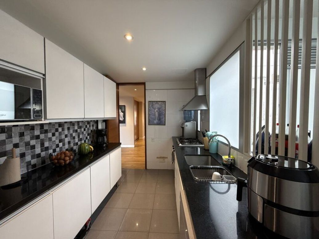 Apartamento de 3 alcobas en venta en Los Rosales, Bogotá, 114 m² · foto 6 de 16