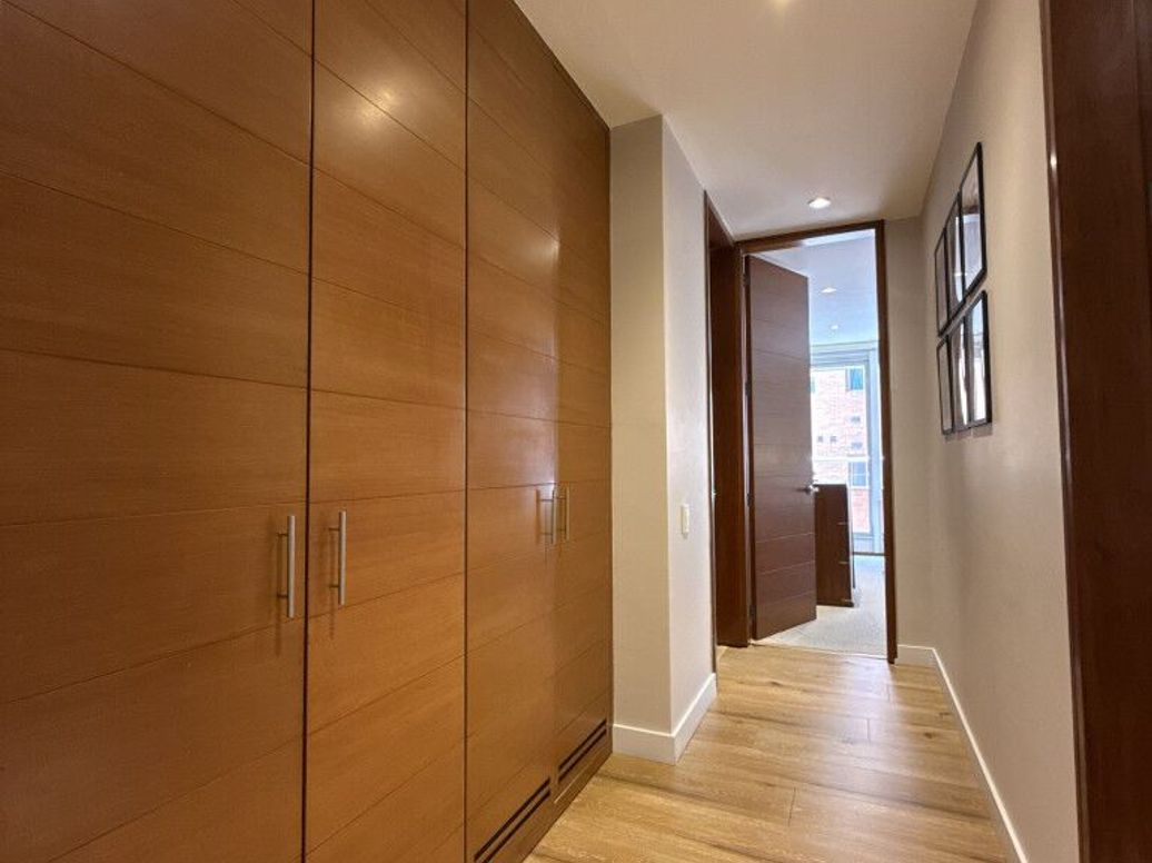 Apartamento de 3 alcobas en venta en Los Rosales, Bogotá, 114 m² · foto 9 de 16