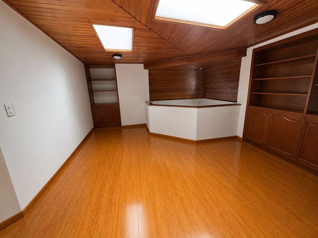 Apartamento de 4 alcobas en venta en Santa Bibiana, Bogotá, 204 m² · foto 7 de 10