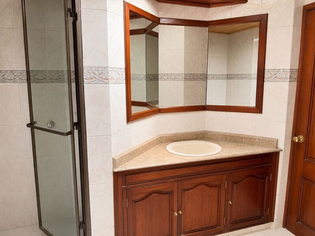 Apartamento de 4 alcobas en venta en Santa Bibiana, Bogotá, 204 m² · foto 5 de 10