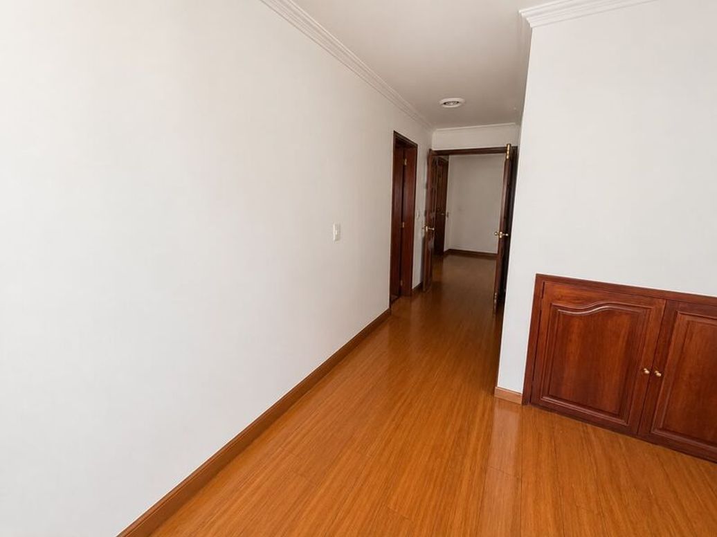 Apartamento de 4 alcobas en venta en Santa Bibiana, Bogotá, 204 m² · foto 4 de 10