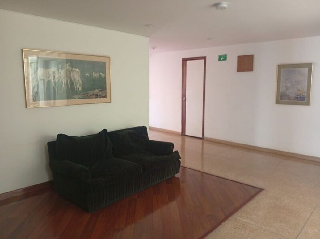 Apartamento de 3 alcobas en venta en Santa Barbara Central, Bogotá, 147 m² · foto 3 de 20