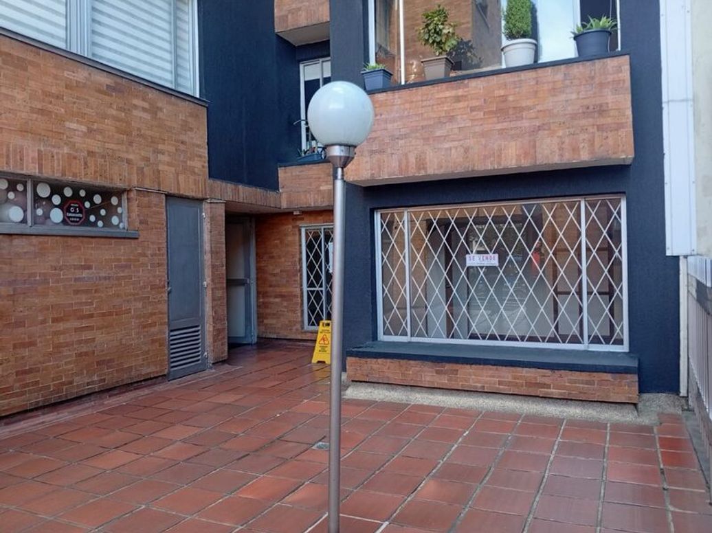 Apartamento de 3 alcobas en venta en Santa Barbara Central, Bogotá, 147 m² · foto 2 de 20