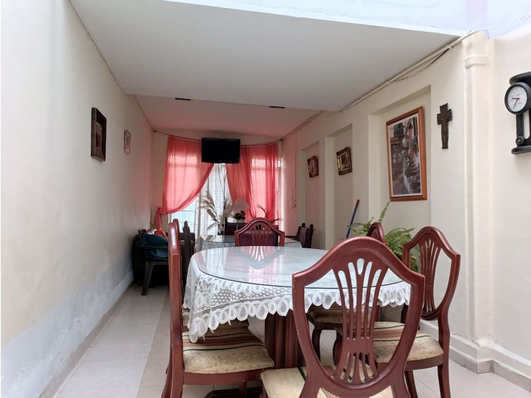 Casa de 9 alcobas en venta en La Soledad, Bogotá, 350 m² · foto 11 de 20