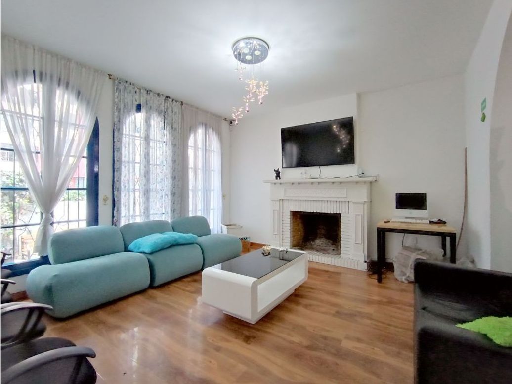 Casa de 9 alcobas en venta en San Luis, Bogotá, 297 m² · foto 6 de 20
