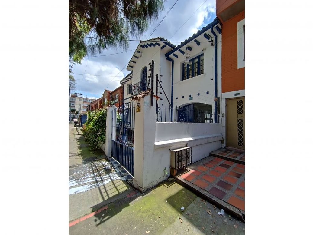 Casa de 9 alcobas en venta en San Luis, Bogotá, 297 m² · foto 4 de 20
