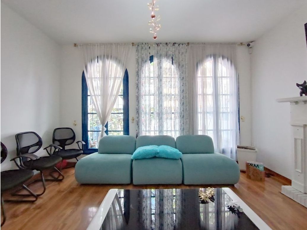 Casa de 9 alcobas en venta en San Luis, Bogotá, 297 m² · foto 8 de 20