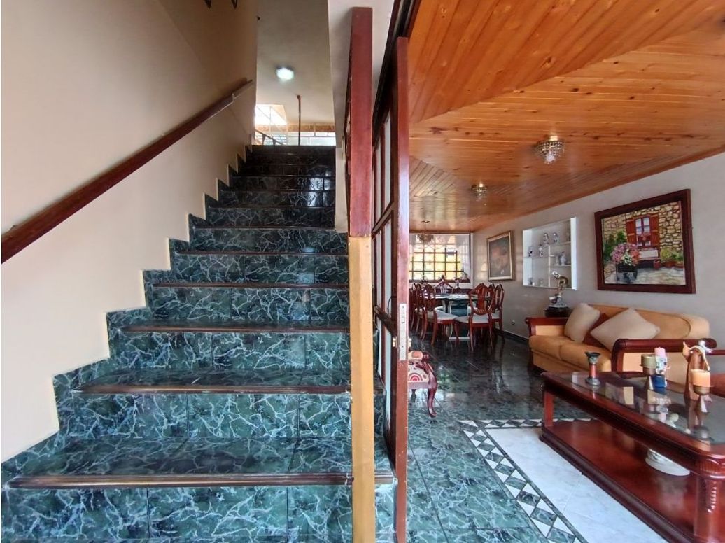 Casa de 7 alcobas en venta en La Patria, Bogotá, 259 m² · foto 9 de 19