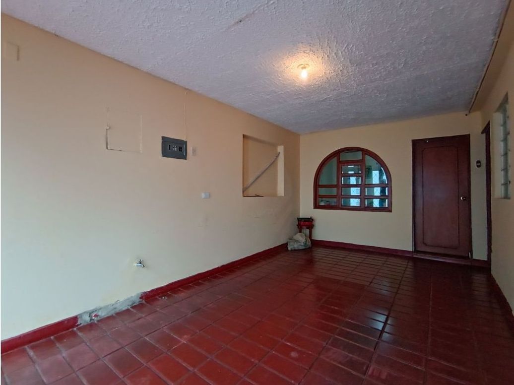 Casa de 7 alcobas en venta en La Patria, Bogotá, 259 m² · foto 3 de 19
