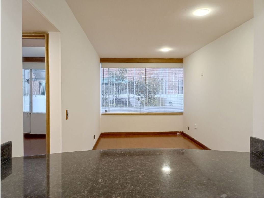 Apartaestudio en venta en Los Rosales, Bogotá, 42 m² · foto 3 de 12