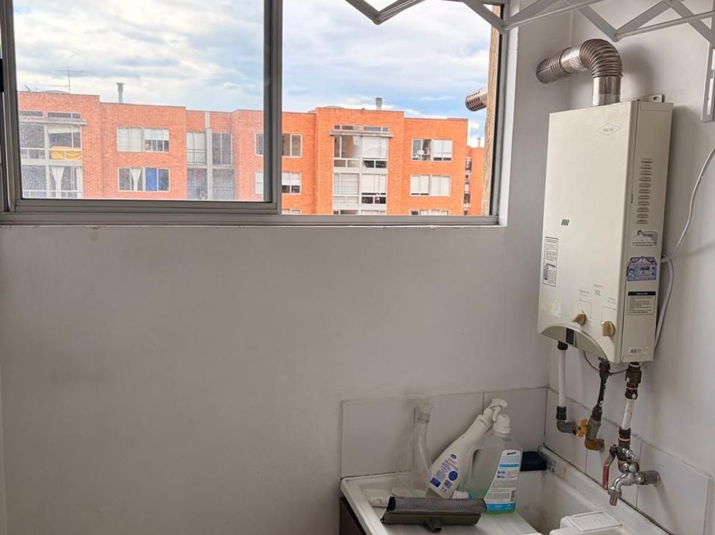 Apartamento de 3 alcobas en arriendo en El Dorado, Bogotá, 78 m² · foto 4 de 12