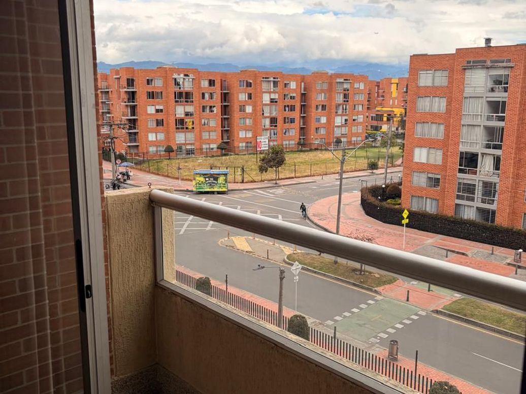 Apartamento de 3 alcobas en arriendo en El Dorado, Bogotá, 78 m² · foto 6 de 12
