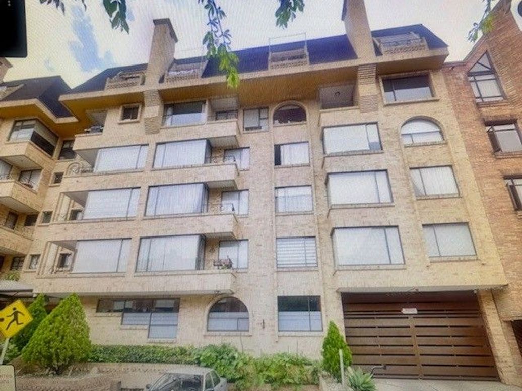 Apartamento de 3 alcobas en venta en Bella Suiza, Bogotá, 154 m² · foto 2 de 20