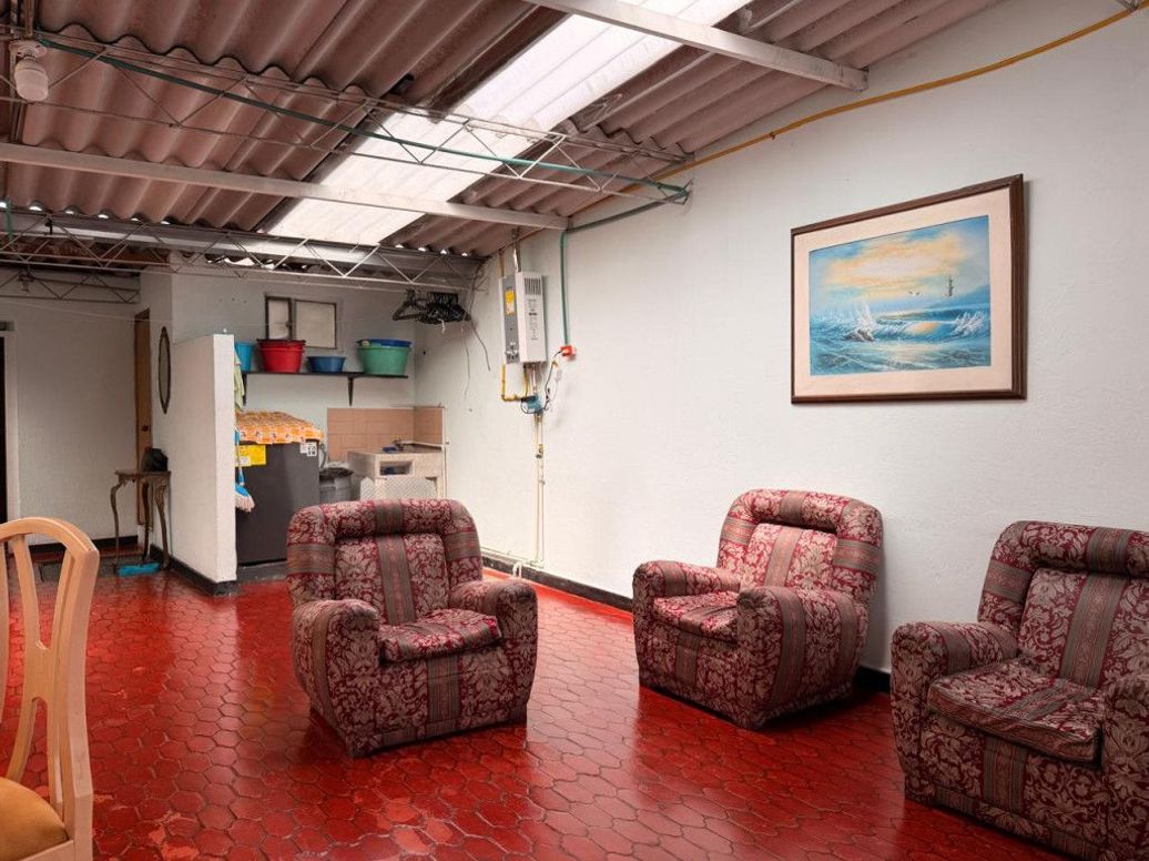 Casa de 8 alcobas en venta en La Almería, Bogotá, 268 m² · foto 4 de 20