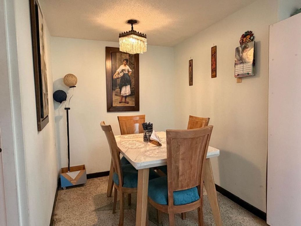 Casa de 8 alcobas en venta en La Almería, Bogotá, 268 m² · foto 13 de 20