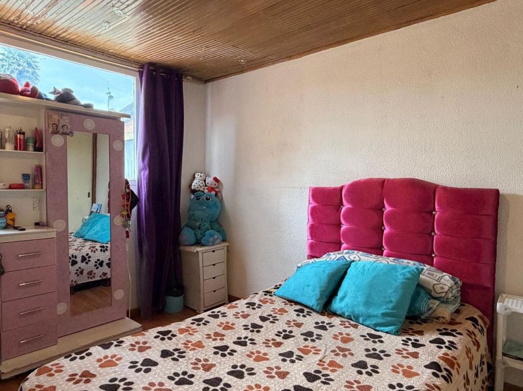 Casa de 8 alcobas en venta en La Almería, Bogotá, 268 m² · foto 9 de 20