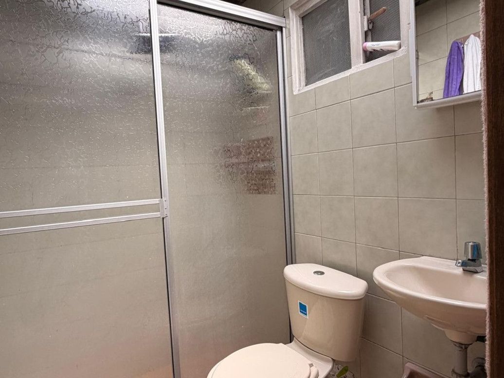 Casa de 8 alcobas en venta en La Almería, Bogotá, 268 m² · foto 10 de 20