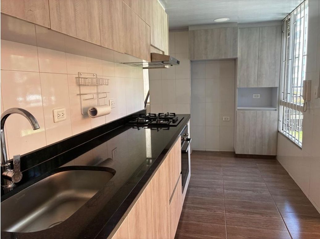 Apartamento de 3 alcobas en venta en Ciudad Salitre Occidental, Bogotá, 88 m² · foto 2 de 17