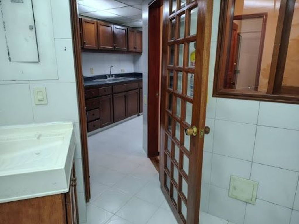 Apartamento de 3 alcobas en arriendo en Santa Barbara Central, Bogotá, 159 m² · foto 12 de 20