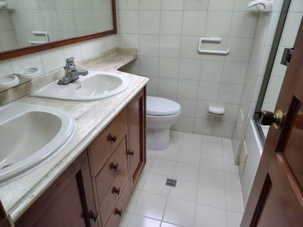 Apartamento de 3 alcobas en arriendo en Santa Barbara Central, Bogotá, 159 m² · foto 18 de 20