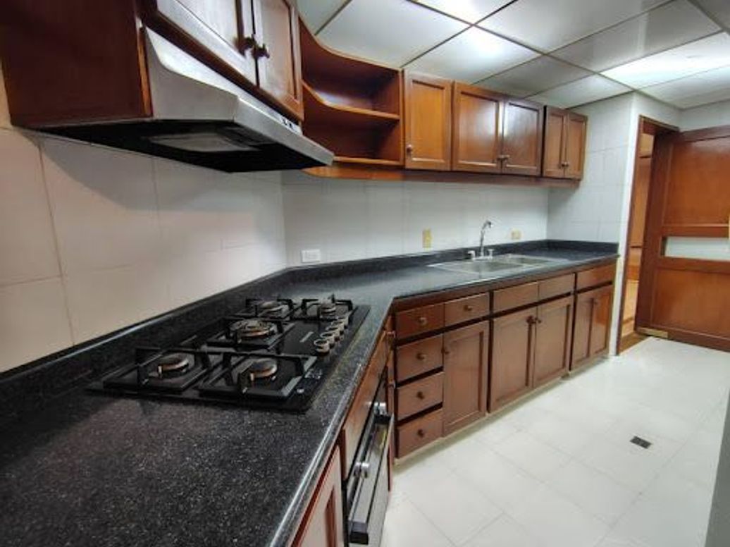 Apartamento de 3 alcobas en arriendo en Santa Barbara Central, Bogotá, 159 m² · foto 10 de 20