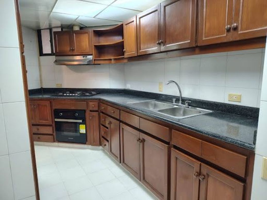 Apartamento de 3 alcobas en arriendo en Santa Barbara Central, Bogotá, 159 m² · foto 9 de 20