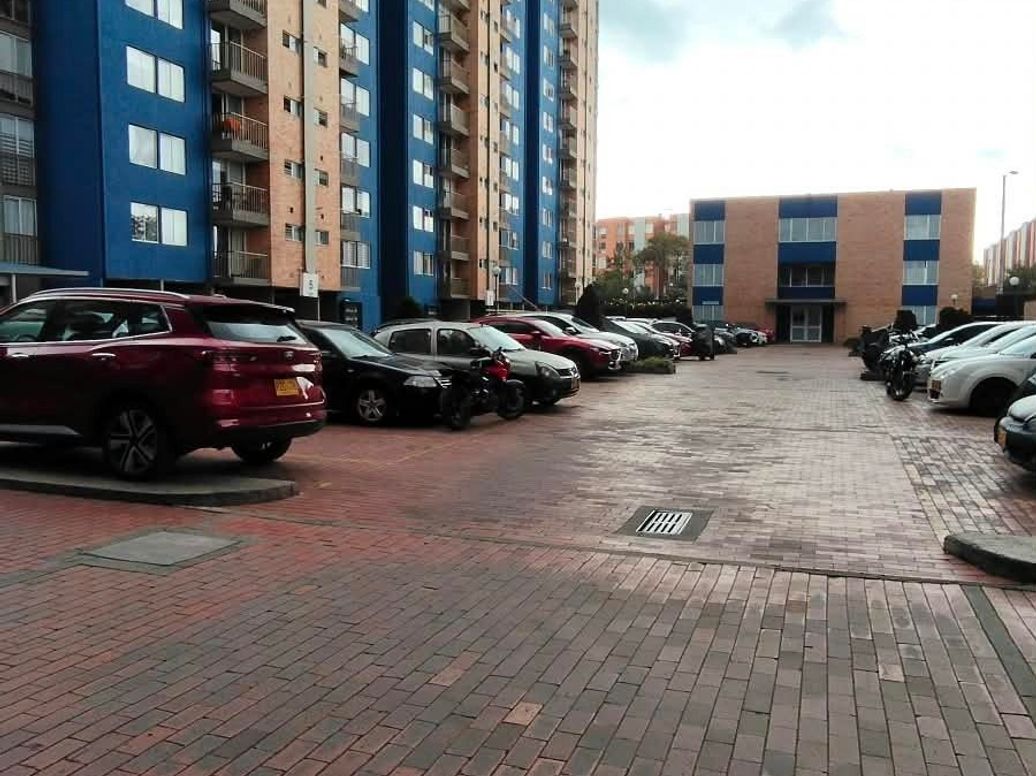 Apartamento de 3 alcobas en venta en Ub. Castilla Real, Bogotá, 60 m² · foto 2 de 18
