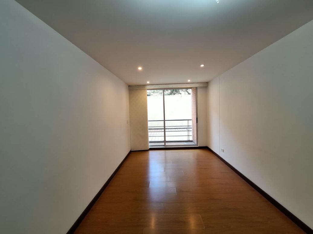 Apartamento de 3 alcobas en venta en El Codito, Bogotá, 67 m² · foto 2 de 20