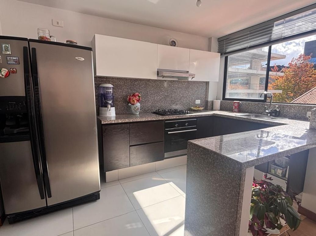 Apartamento de 2 alcobas en venta en Chicó Navarra, Bogotá, 80 m² · foto 6 de 16