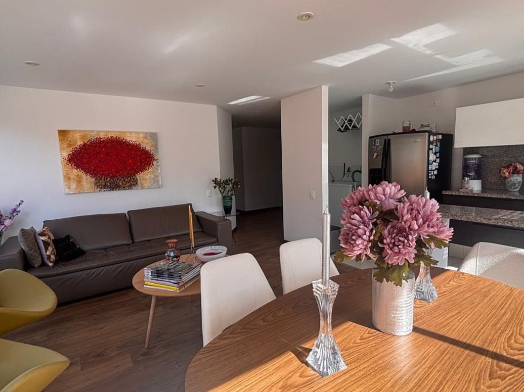 Apartamento de 2 alcobas en venta en Chicó Navarra, Bogotá, 80 m² · foto 2 de 16