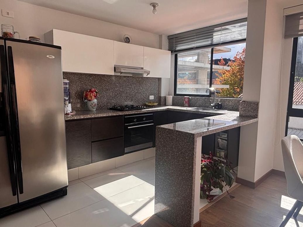 Apartamento de 2 alcobas en venta en Chicó Navarra, Bogotá, 80 m² · foto 7 de 16